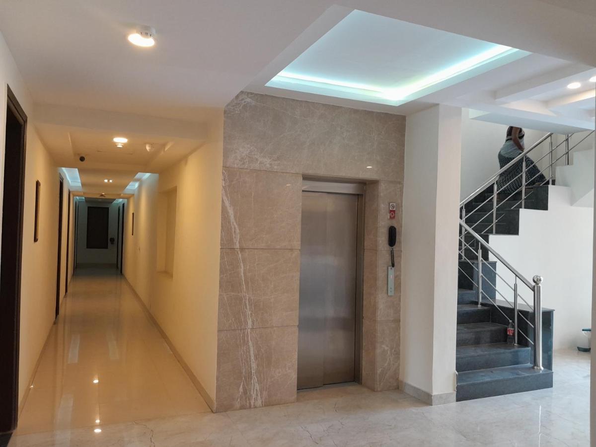 Hotel The Luxem - Behind Ibis Hotel Gurugram Gurgaon Exteriör bild