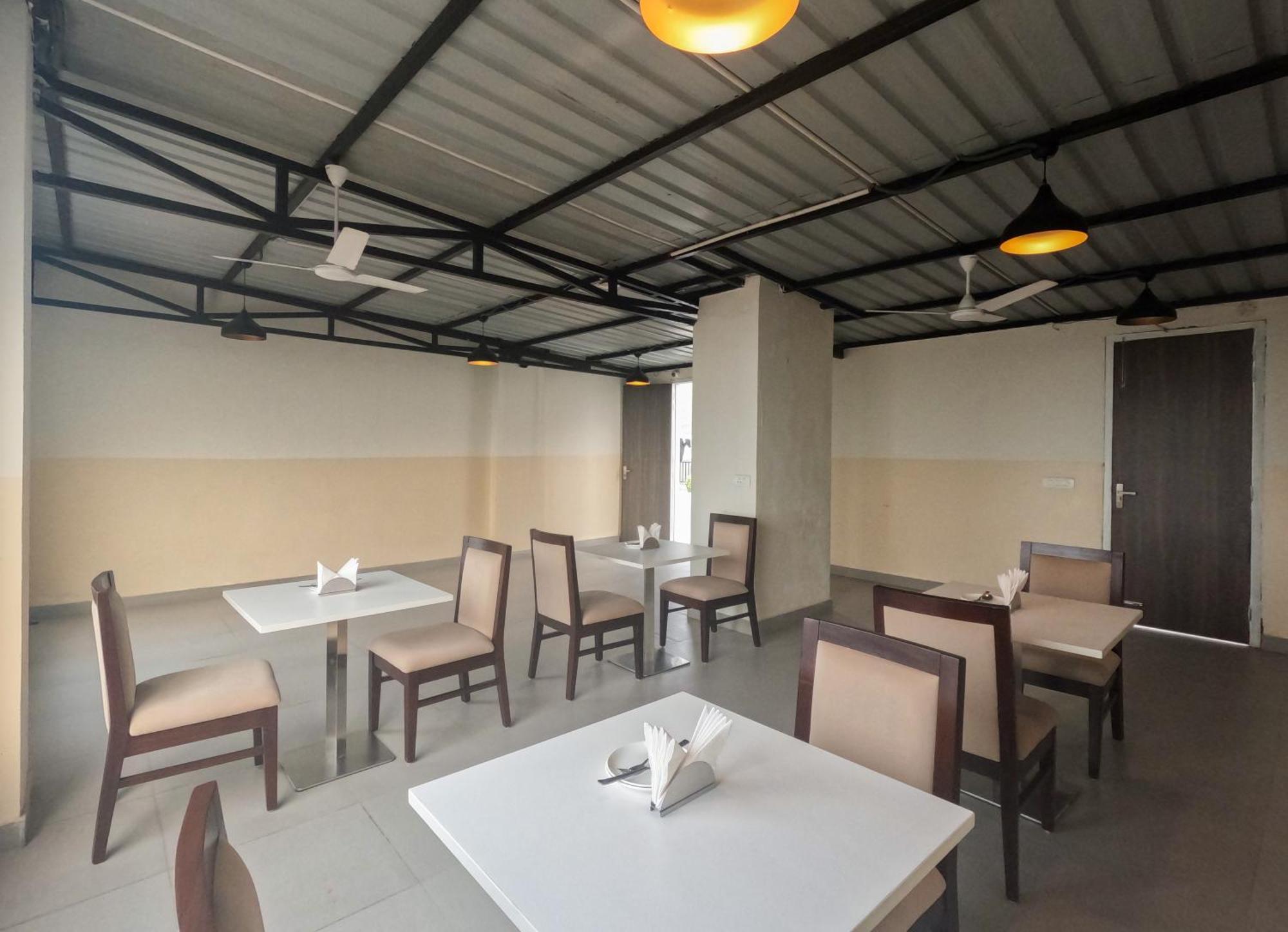 Hotel The Luxem - Behind Ibis Hotel Gurugram Gurgaon Exteriör bild