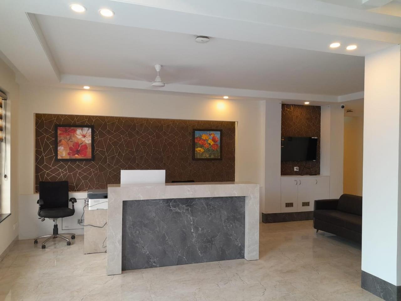 Hotel The Luxem - Behind Ibis Hotel Gurugram Gurgaon Exteriör bild