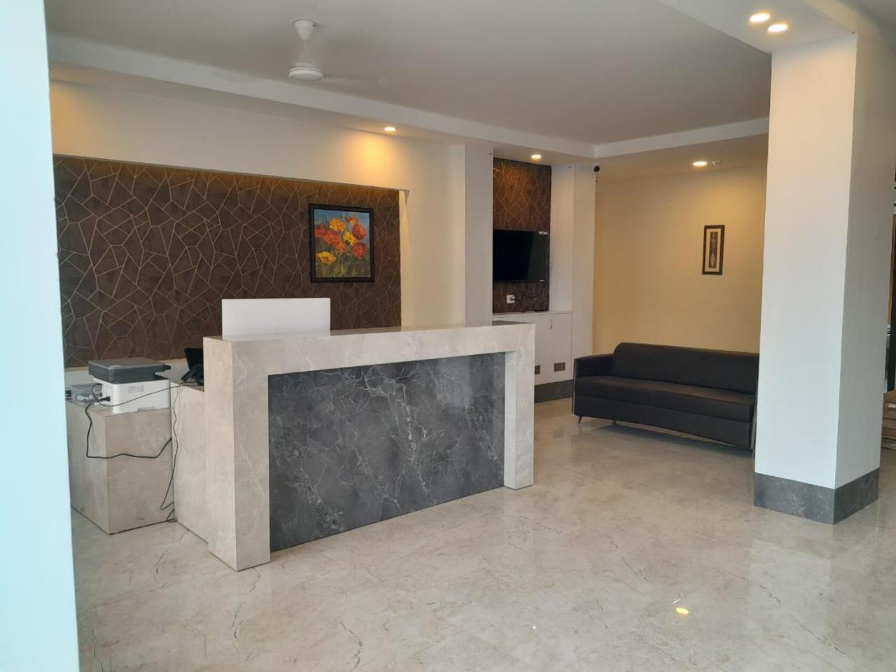 Hotel The Luxem - Behind Ibis Hotel Gurugram Gurgaon Exteriör bild